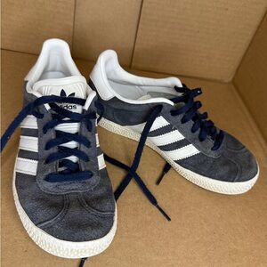 Big Kids Adidas Gazelle | size 2 sneakers